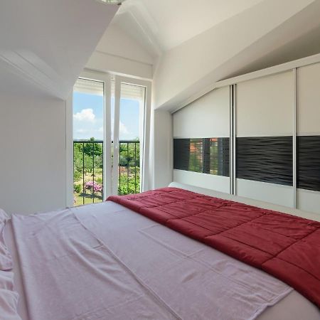 Apartments Goran By Rent Istria Умаг Экстерьер фото