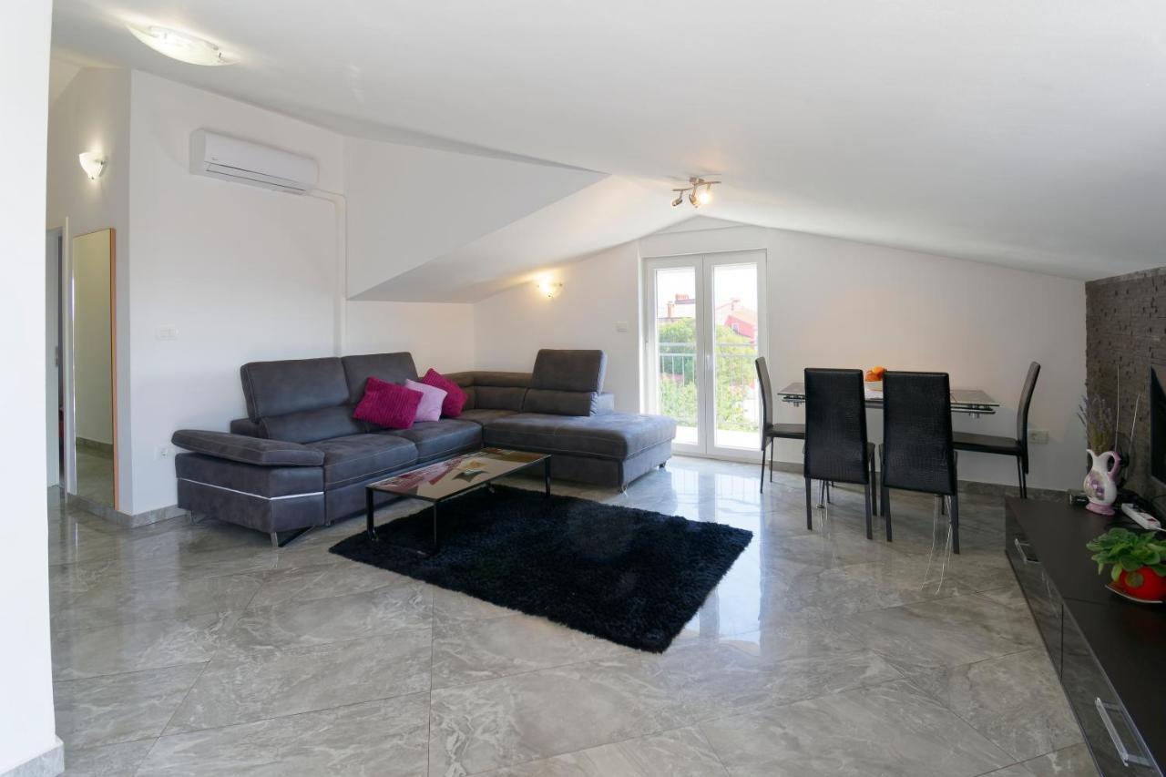 Apartments Goran By Rent Istria Умаг Экстерьер фото